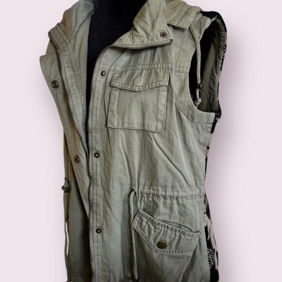 Fashionomics women’s size M vest with hood, back has diamond print sweater - Picture 2 of 10